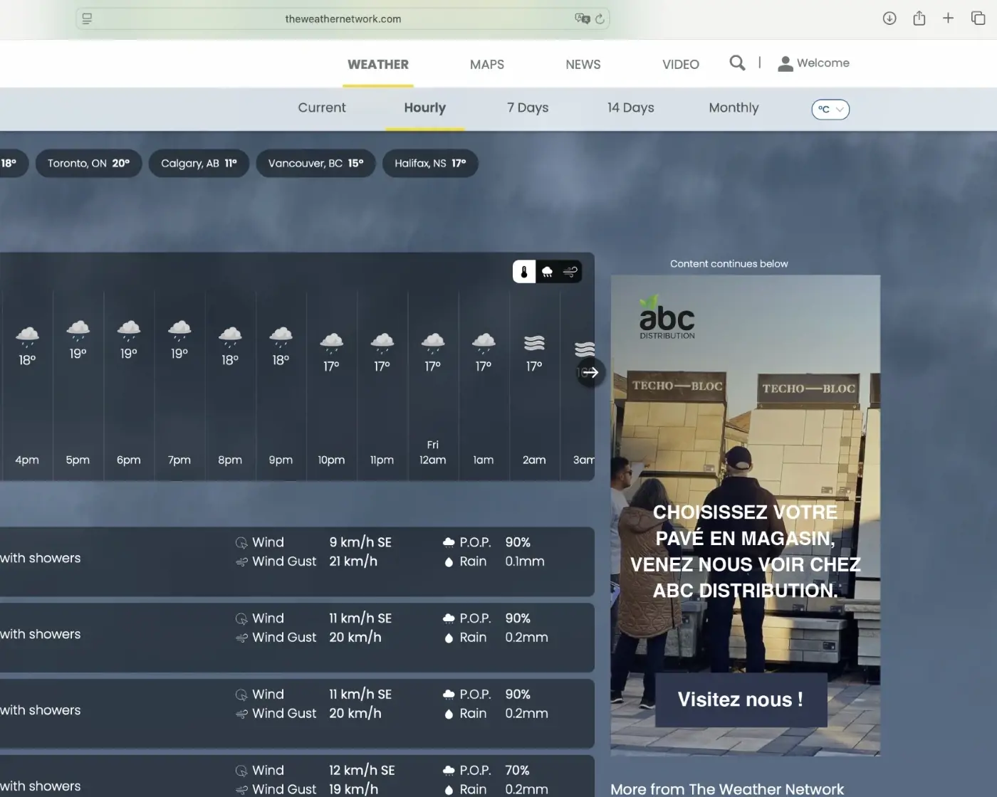 Instructions de marketing numérique avec trois étapes d’approbation et directives, à côté d’un exemple de bannière Techo-Bloc sur The Weather Network.