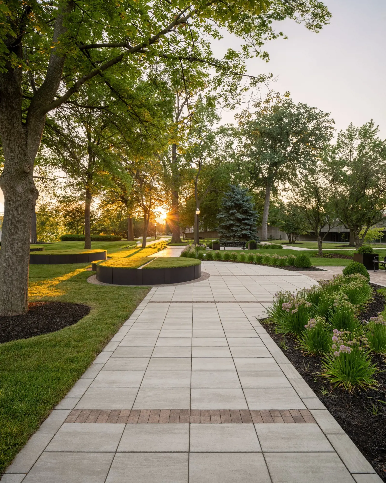 Espace de rassemblement du Peace Park en dalles Para HD² Smooth de Techo-Bloc en Caffè Crema et Beige Cream.