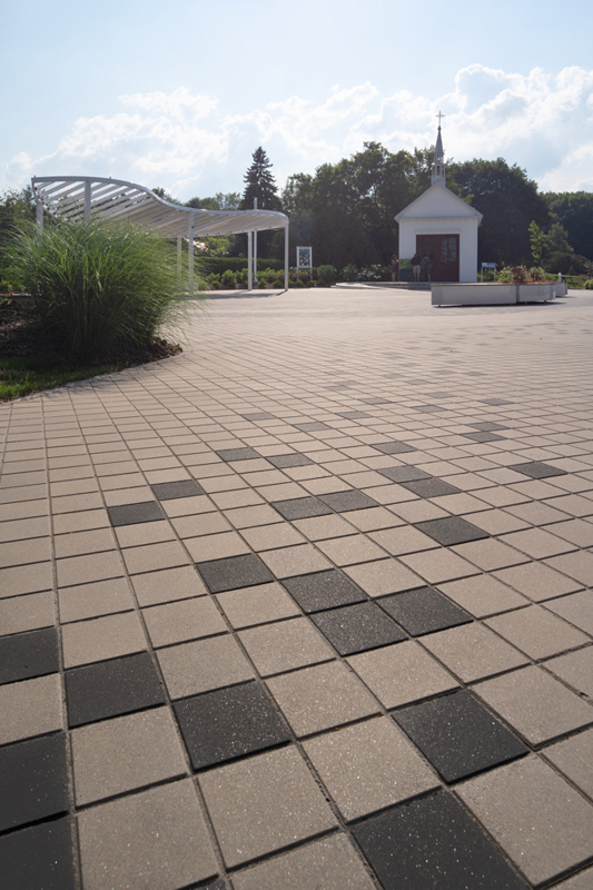 Commercial patio paver slabs Industria Smooth dalle de patio C A181 R A P08509