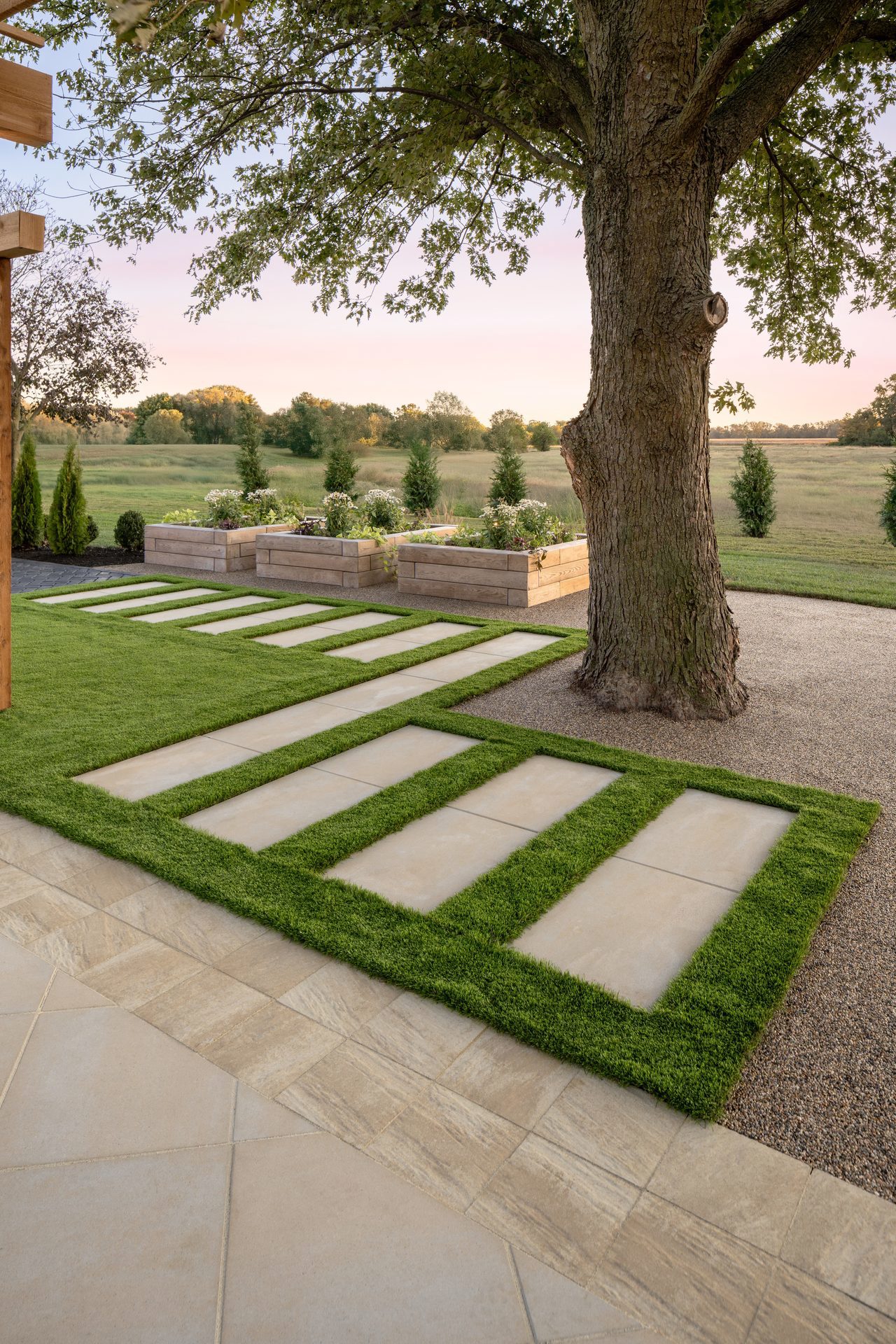 Grass, Garden, Shrub, Walkway, Groundcover, Flagstone, Lawn, Landscaping