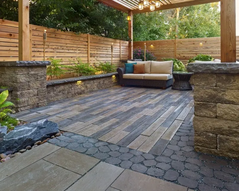 Mini-Creta pillars and entry wall in split-stone texture framing a cozy outdoor seating area.