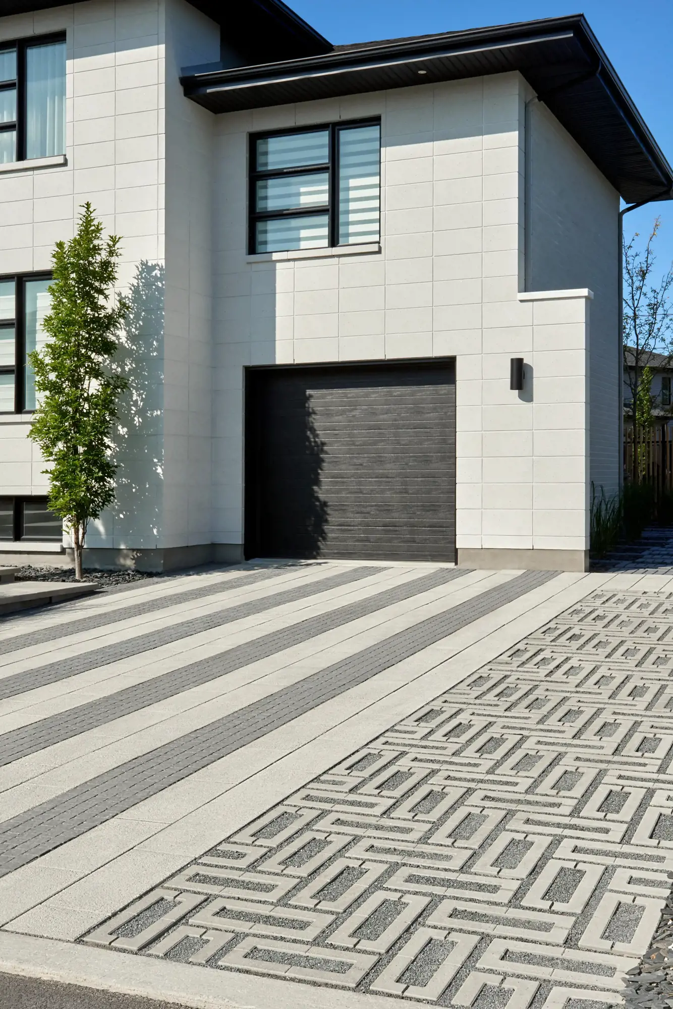 La Rochelle Brick masonry stone veneer with hand-cut character