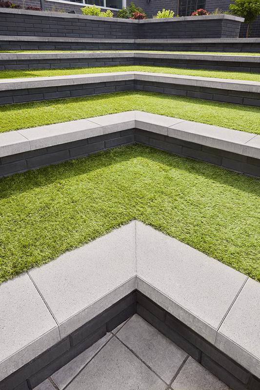 Commercial modern wall caps and pool coping Raffinato Cap couronnement et contour de piscine moderne F V3 2020 C A058 West Island college 8080