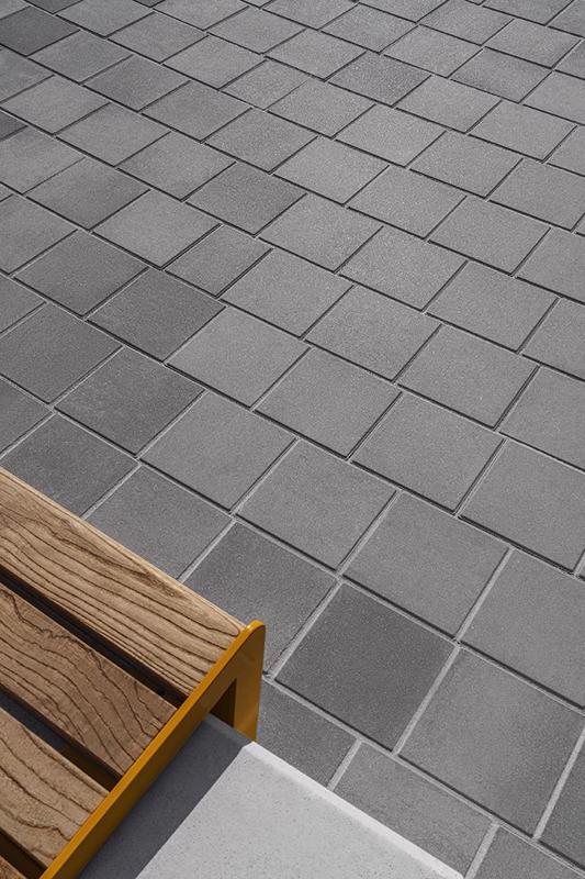 Commercial pavers Industria Smooth Paver pavés 2022 C A120 Parc Frederic Bach Montreal T B 00072 1