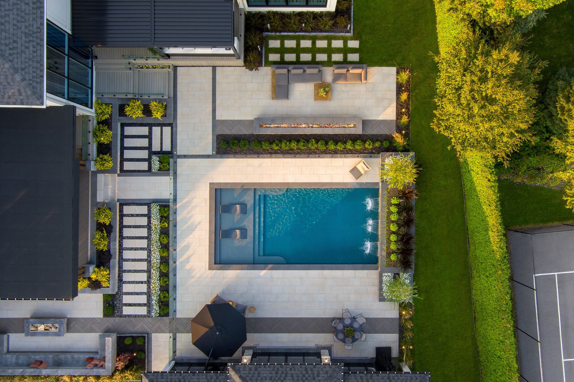 Swimming pool, Water feature, Resort, Garden