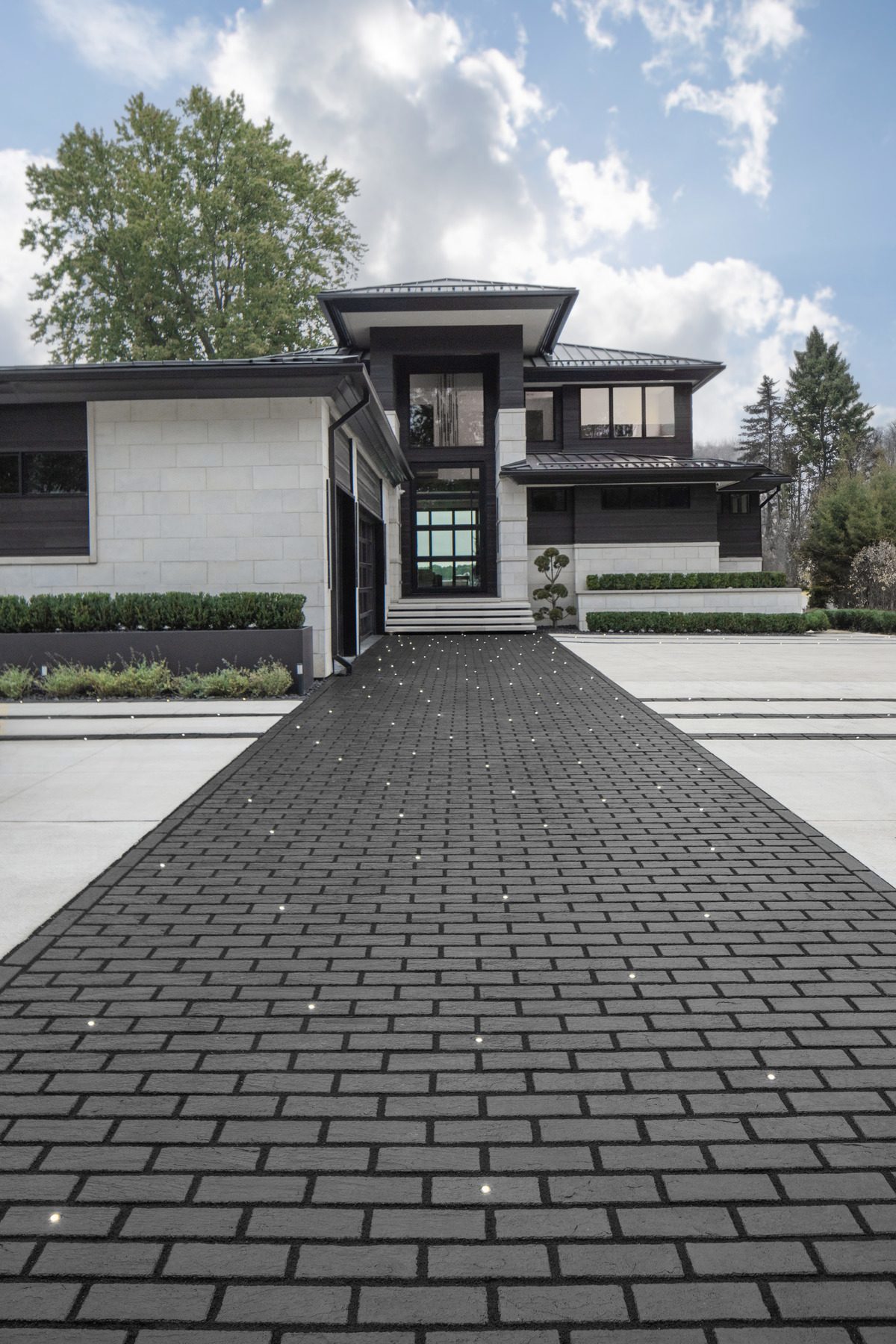 Road surface, Cloud, Sky, Plant, Property, Building, Tree, Asphalt, Sidewalk