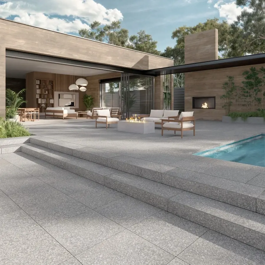 Espace extérieur avec dalles, marches et couronnements terrazzo Techo-Bloc conçus comme un système complet et harmonisé