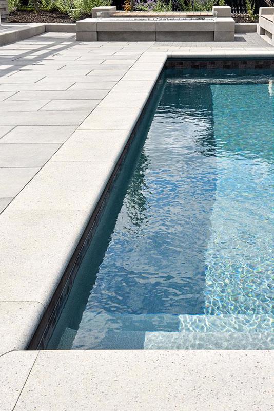 M A I N pool coping Bullnose Grande couronnement de piscine F V2 2020 C A065 D S C7338