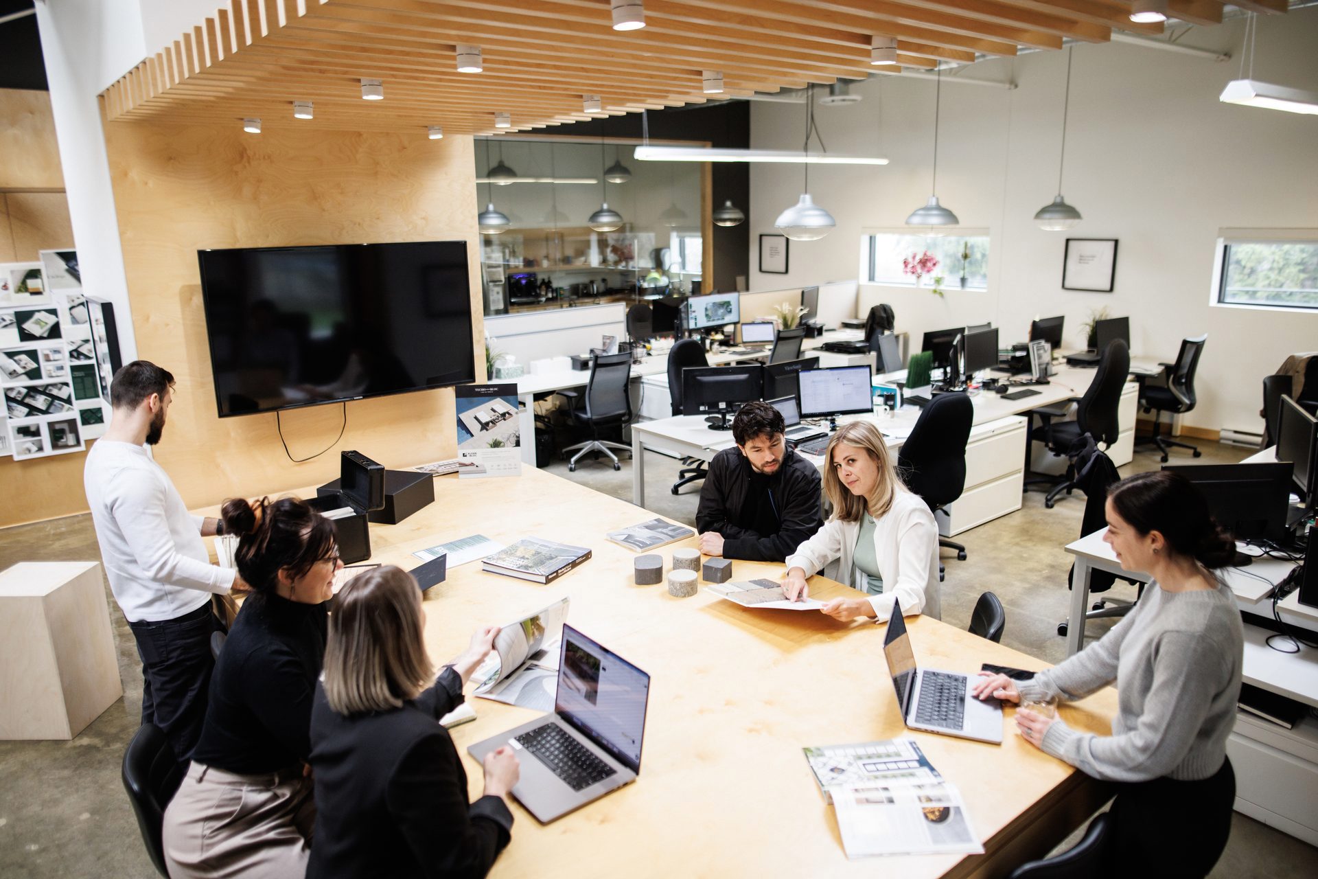 Personal computer, Interior design, Table, Building, Desk, Chair