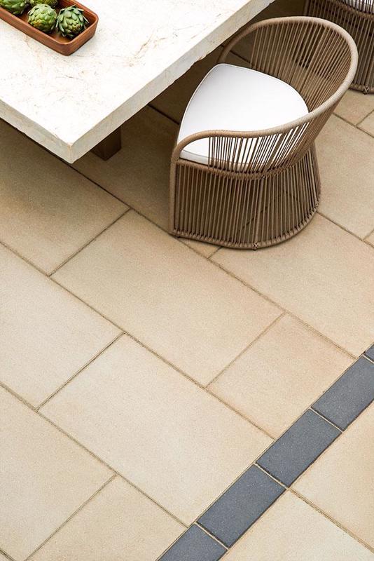 Patio paver slabs Blu Grande Smooth dalle de patio F V2 2020 U S071 D S C9911