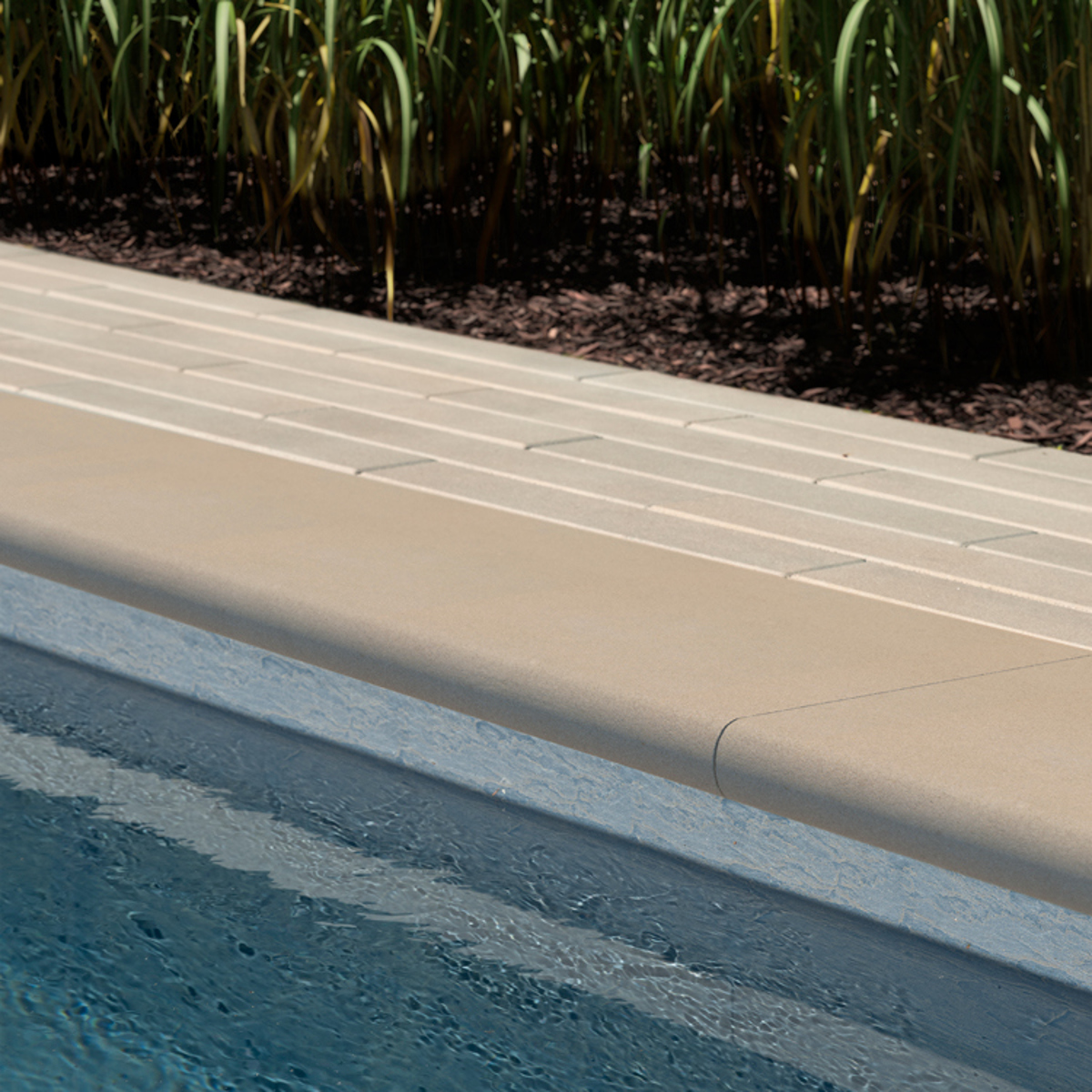 M A I N modern wall caps and pool coping Natural Stone Sandstone Bullnose Cap couronnement et contour de piscine moderne T B2022 Primer Techo Bloc Series 2022 006 B Caps Sandstone Bullnose (1)