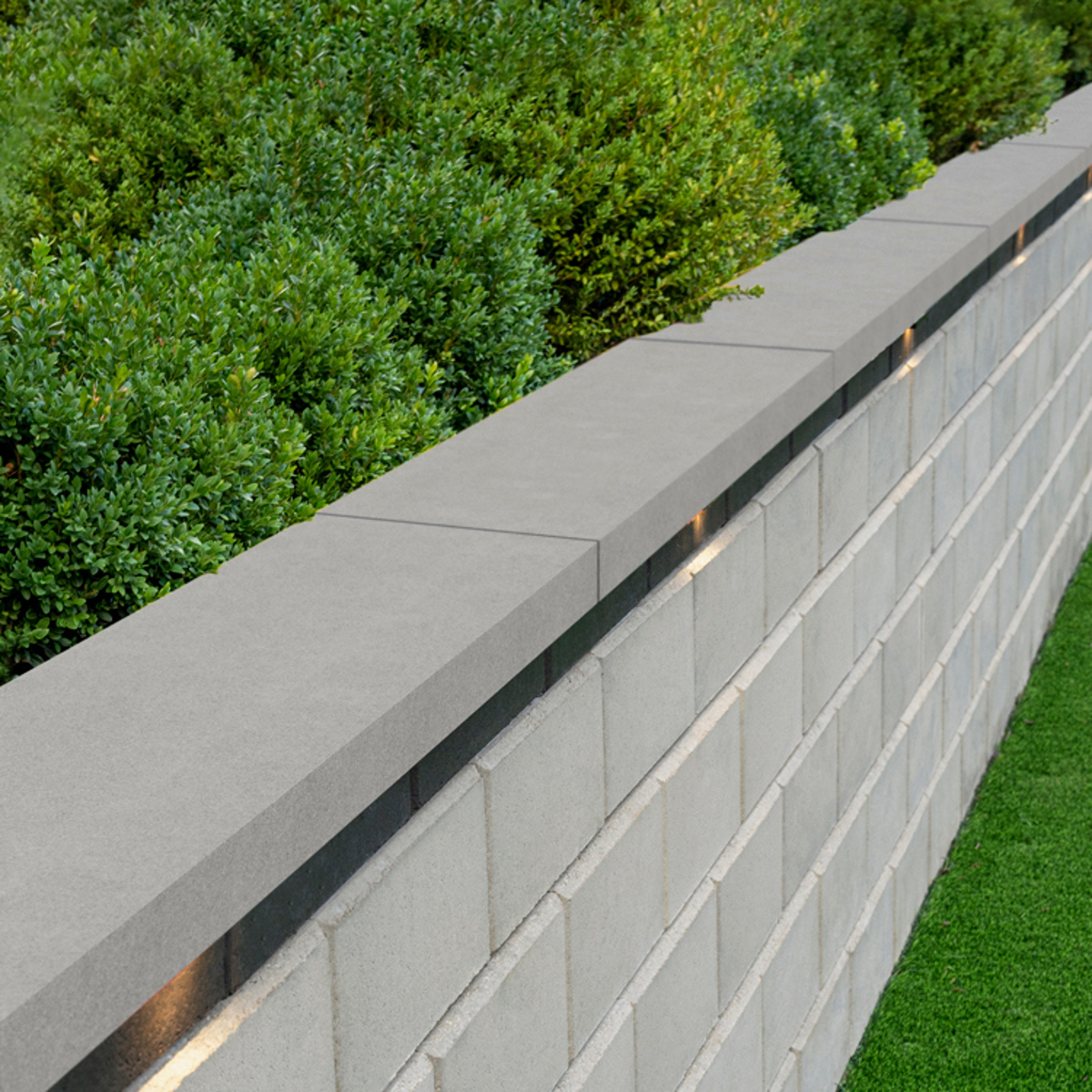 M A I N modern wall caps and pool coping Natural Stone Sandstone Cap couronnement et contour de piscine moderne T B2022 Primer Techo Bloc Series 2022 006 A Caps Sandstone Grey (1)