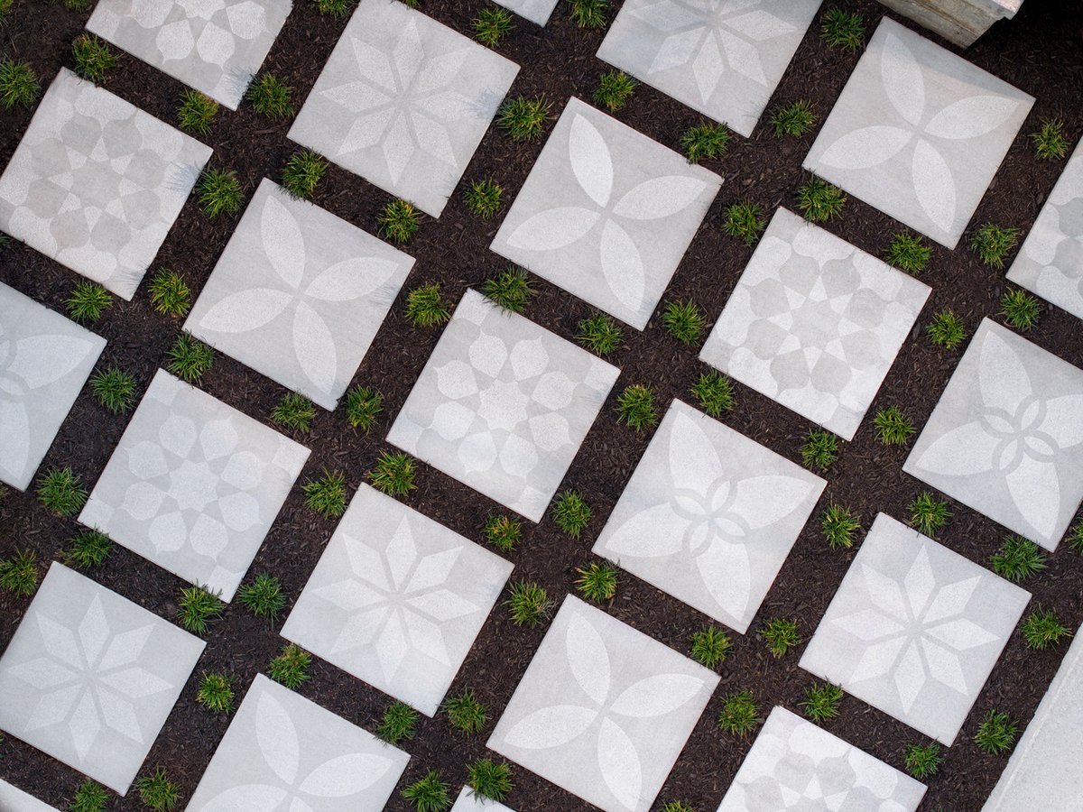 Floraページ INDUSTRIA 600X600X60 HD², FLORA DALHIA, GREYED NICKEL