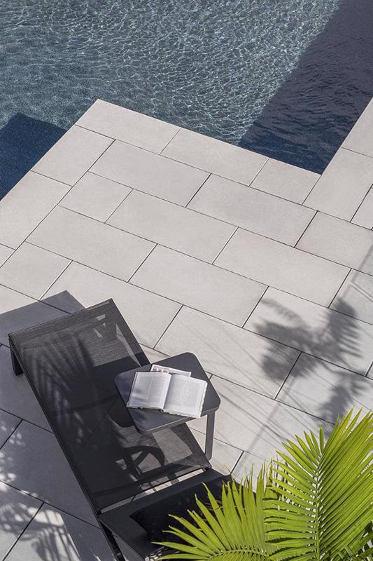 Commercial patio paver slabs Blu 60 Smooth dalle de patio 2021 C A089 Drummondville R A P00079