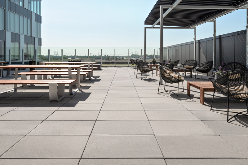 Commercial patio paver slabs Blu Grande smooth dalle de patio 2022 C A102 R A P02391