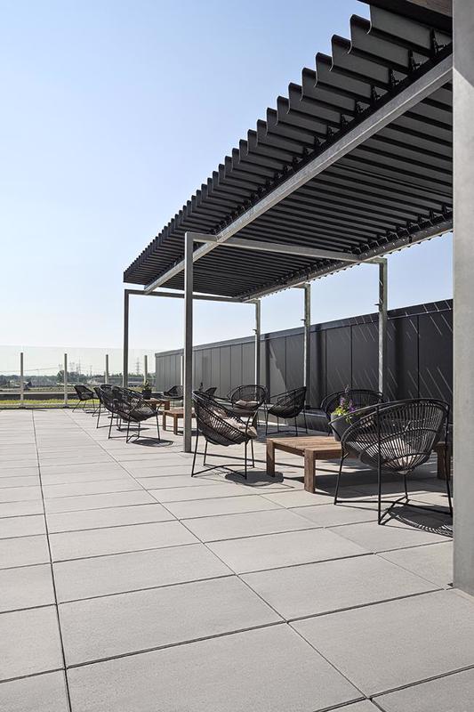 Commercial patio paver slabs Blu 60 Smooth dalle de patio 2022 C A102 Devimco Rooftop Terrasse R A P02376